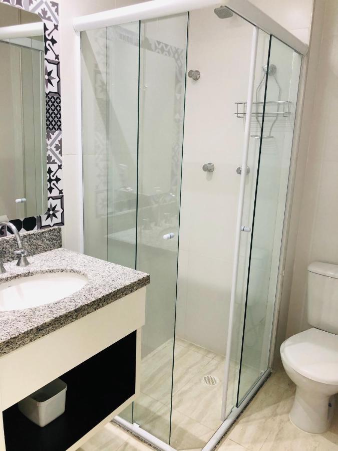 Apto Aconchegante: Beachfront Comfort with BBQ & Daily Cleaning Guaruja Exterior photo