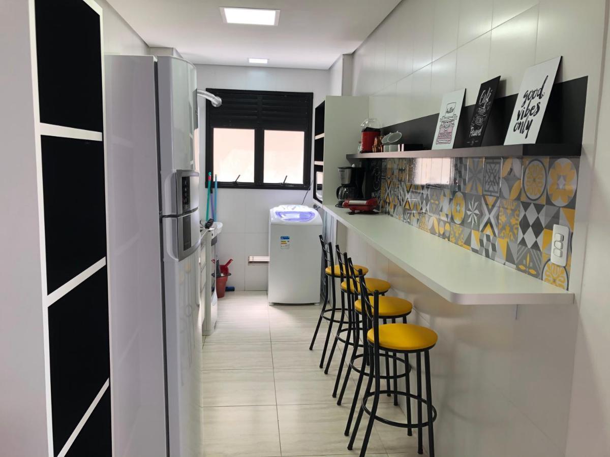 Apto Aconchegante: Beachfront Comfort with BBQ & Daily Cleaning Guaruja Exterior photo