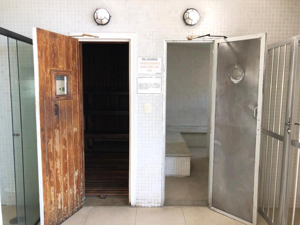 Apto Aconchegante: Beachfront Comfort with BBQ & Daily Cleaning Guaruja Exterior photo